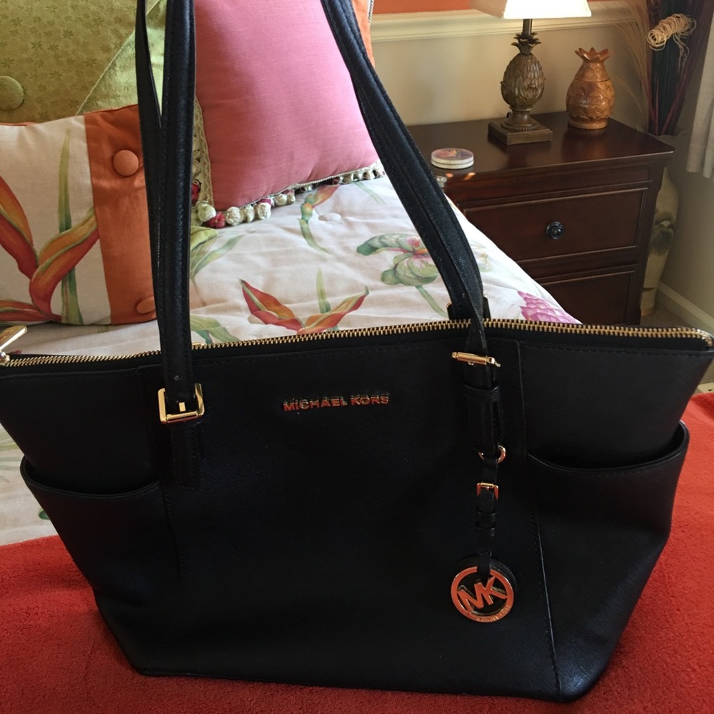 (SOLD!!) Michael Kors Handbag